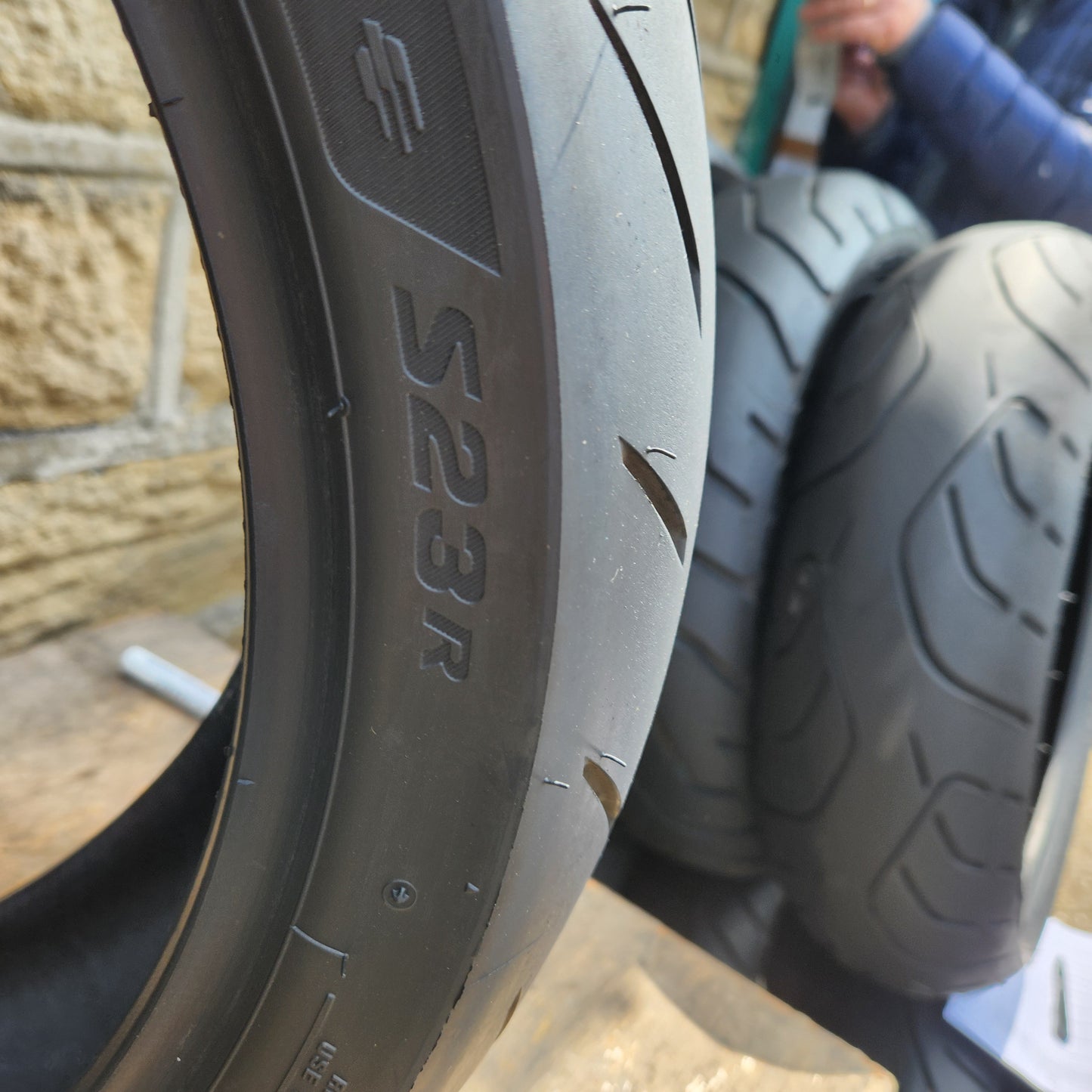 Bridgestone Battlax Hypersport S23R 180/55ZR17. U27
