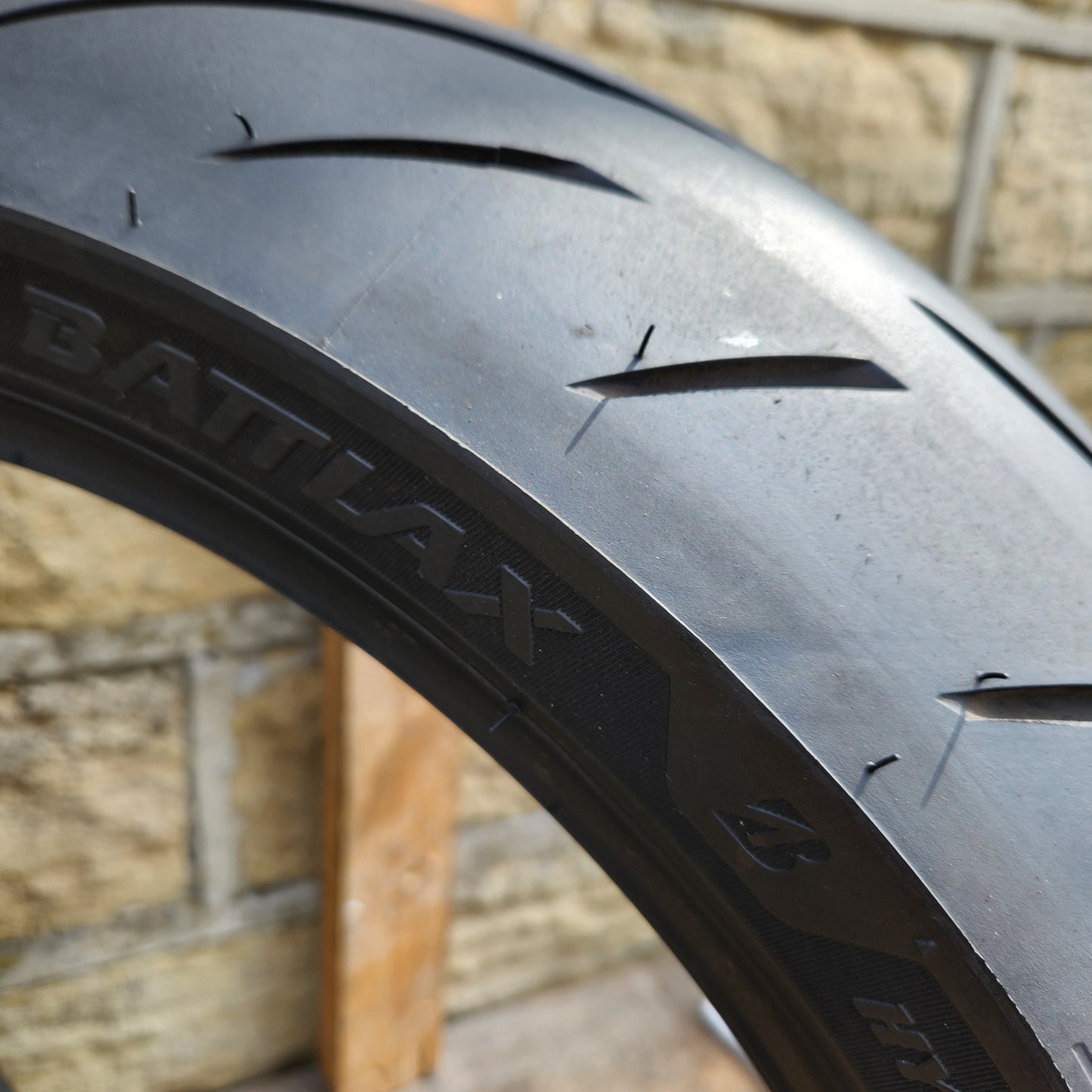 Bridgestone Battlax Hypersport S23R 180/55ZR17. U27
