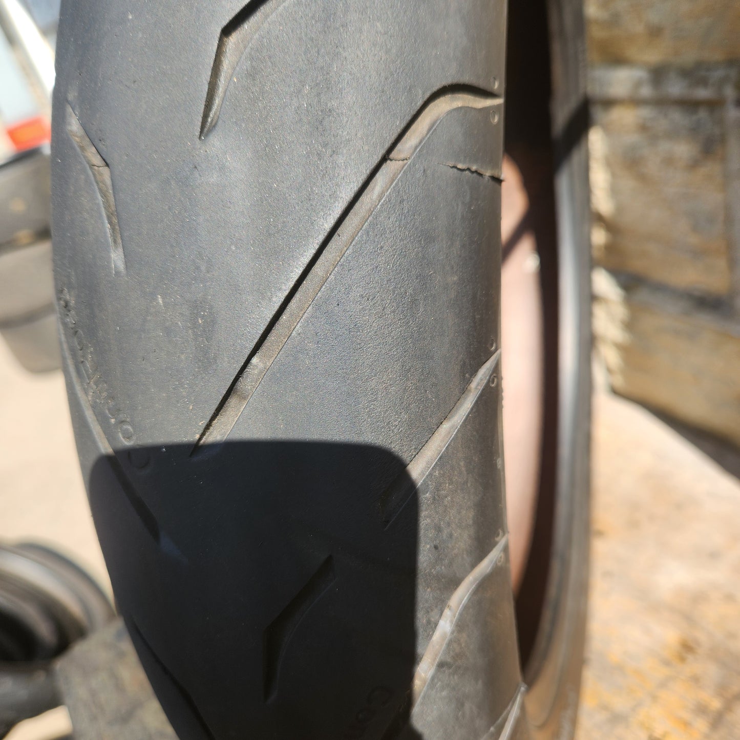Continental ContiRoad 120/70R17. U55