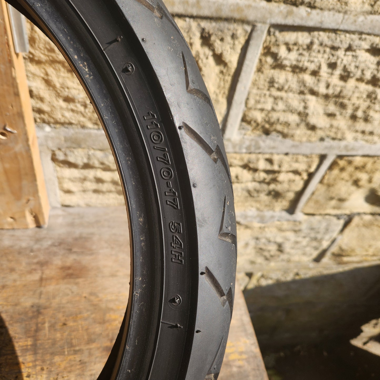 Bridgestone Battlax BT-35 110/70/17 54H. (U59)