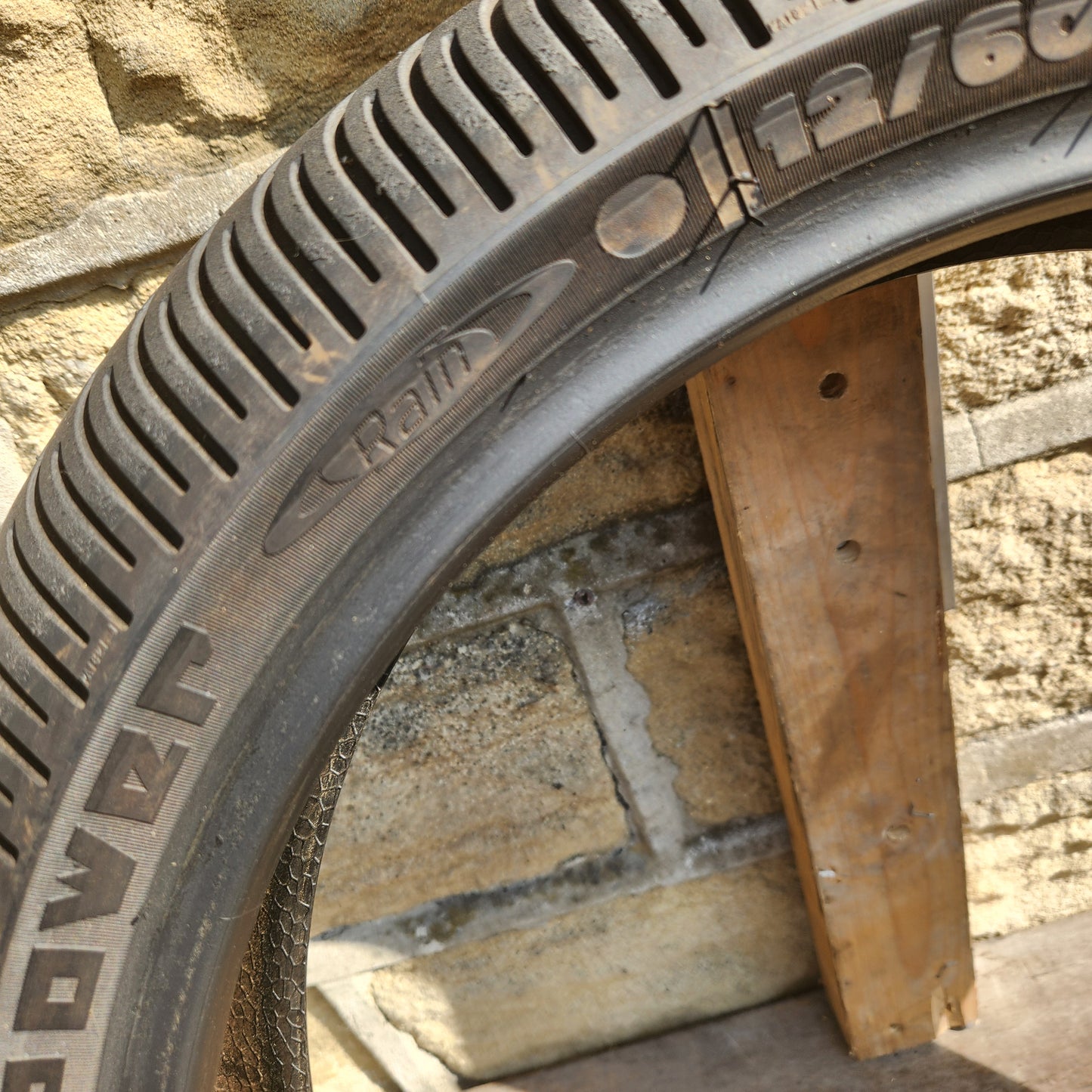Michelin Power Rain 120/600/17. (U61)