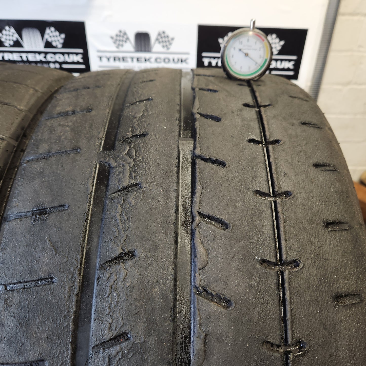 Yokohama A052 265/35/18 Trackday / Semi Slick Tyres (Pair 1)