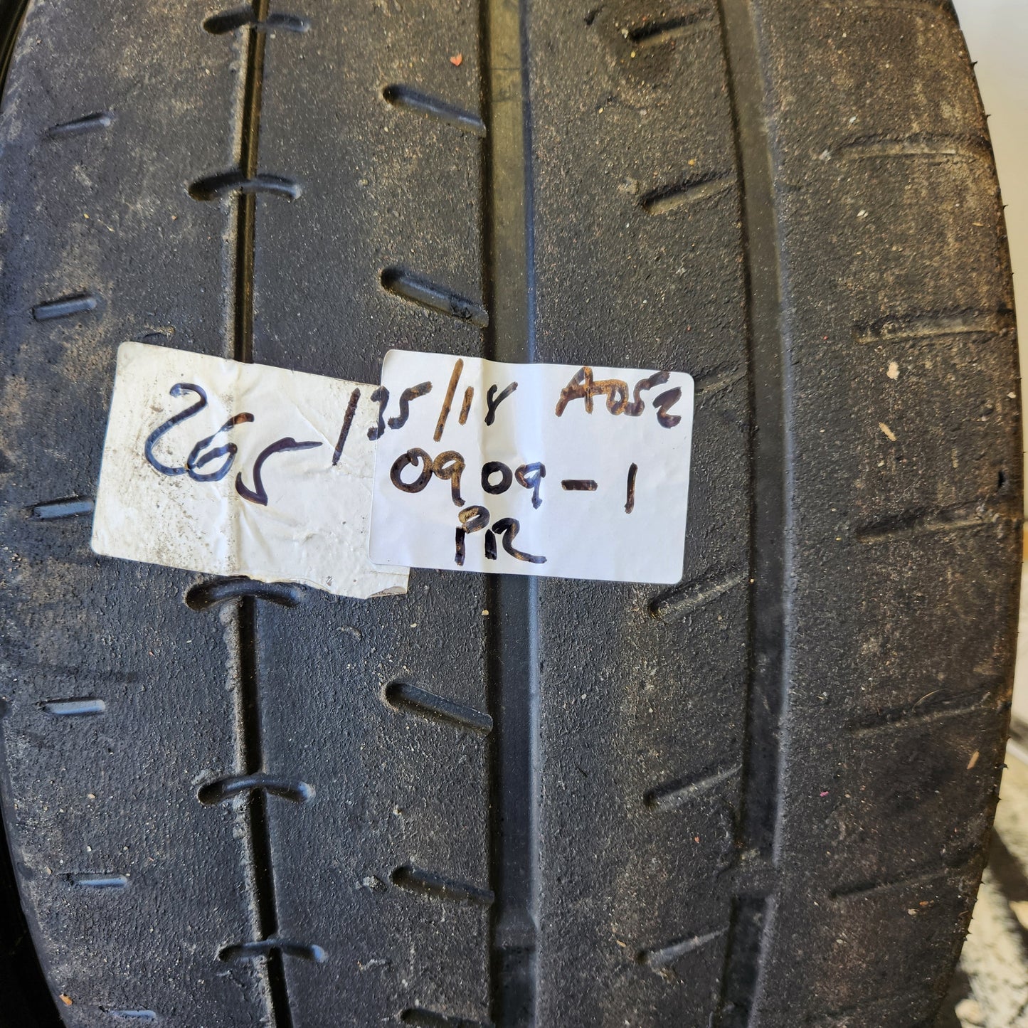 Yokohama A052 265/35/18 Trackday / Semi Slick Tyres (0909-1)