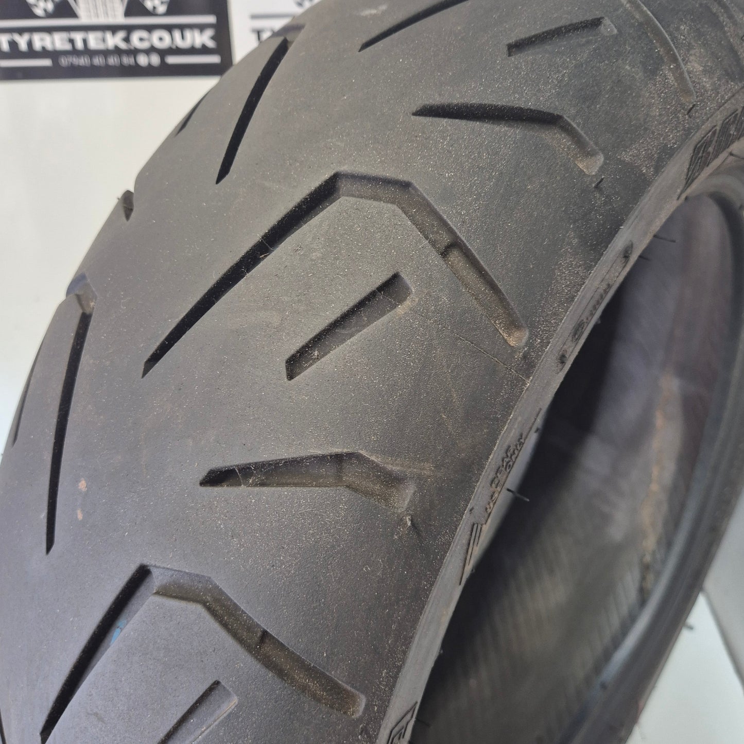 Bridgestone Exedra G852 Radial 200/55/16.