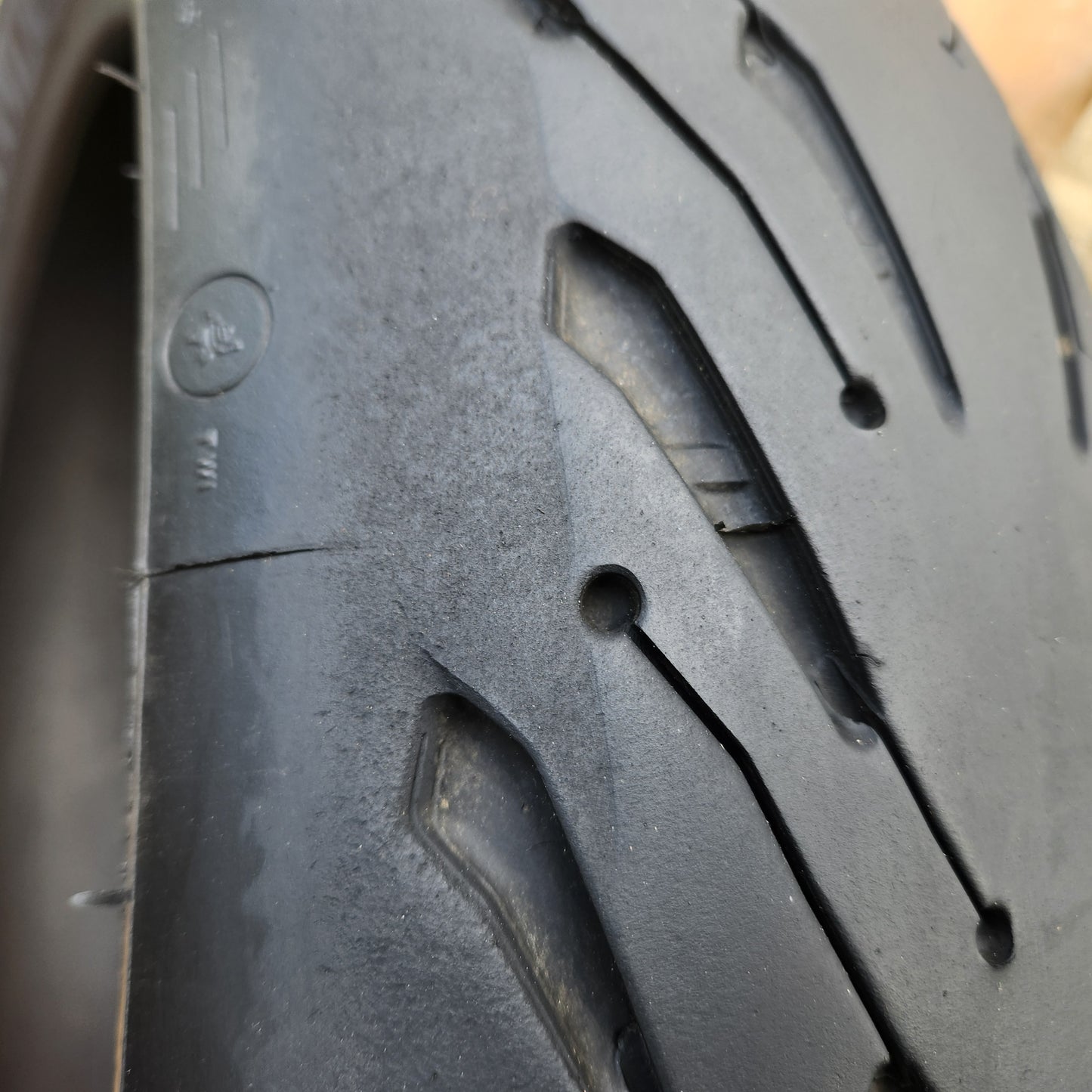 Michelin Road 5 180/55/17. U24