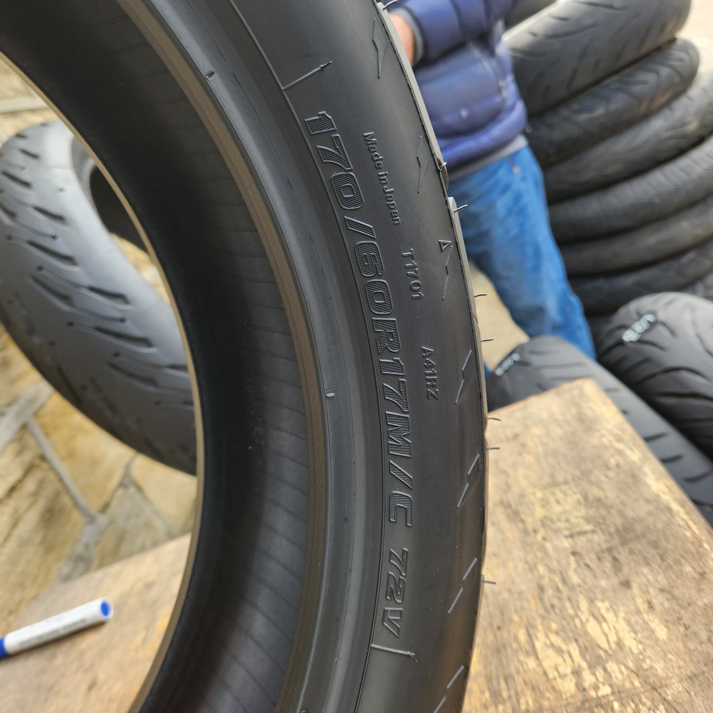 Bridgestone Battlax Adventure A41R 170/60/17. U25