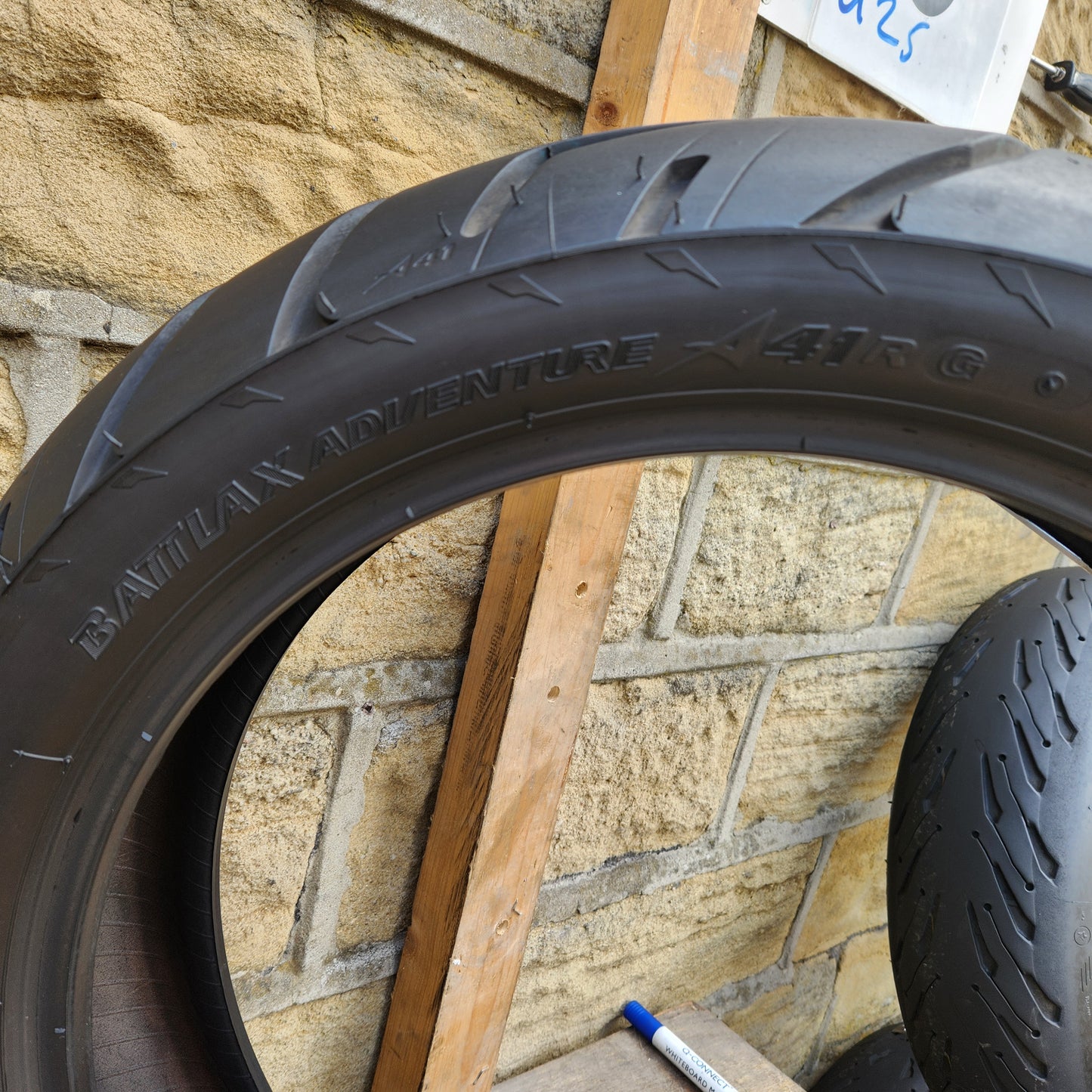 Bridgestone Battlax Adventure A41R 170/60/17. U25