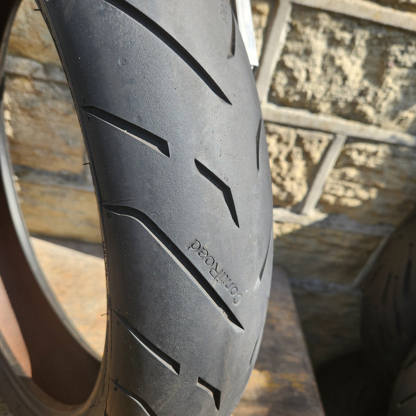 Continental ContiRoad 120/70R17. U55