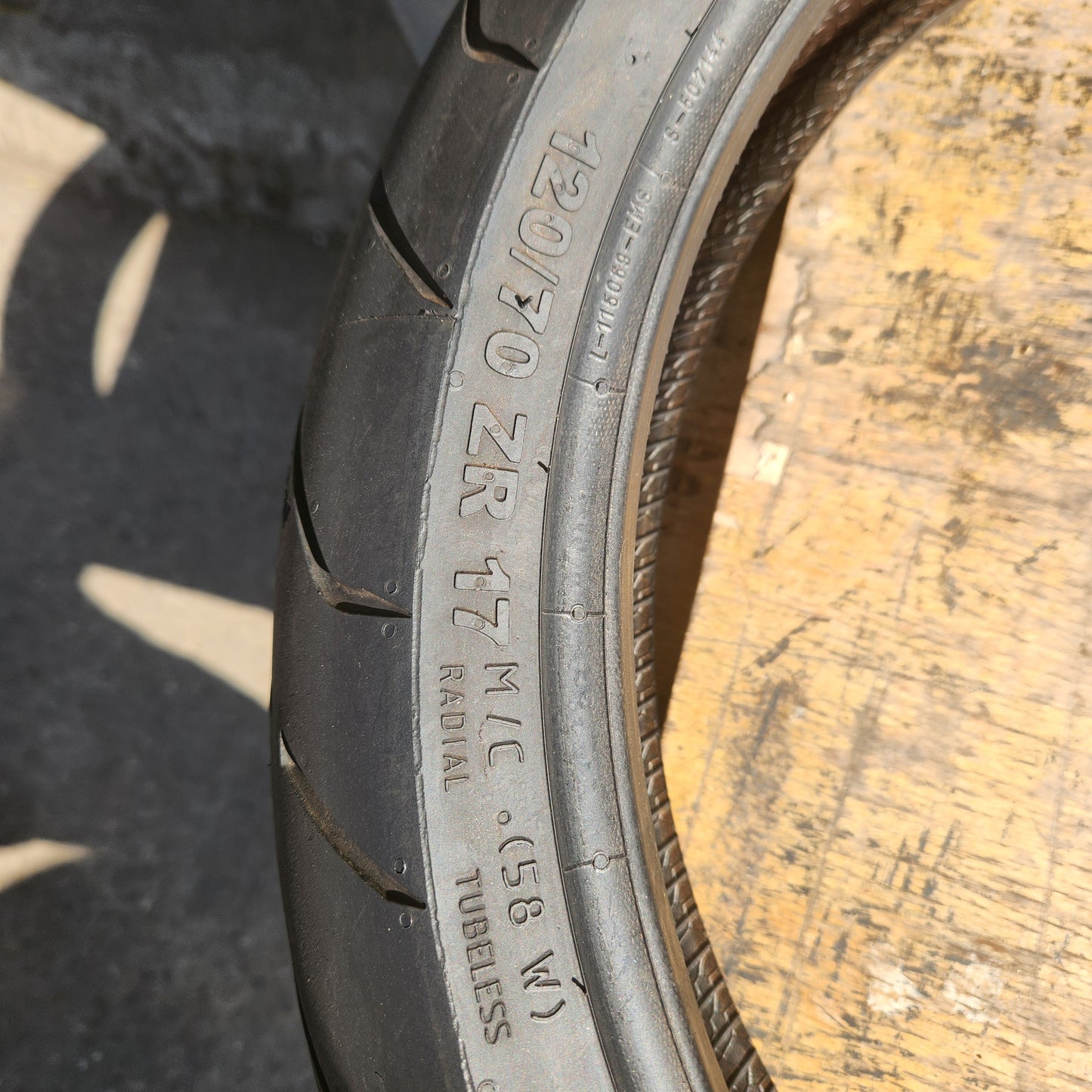Continental ContiRoad 120/70R17. U55