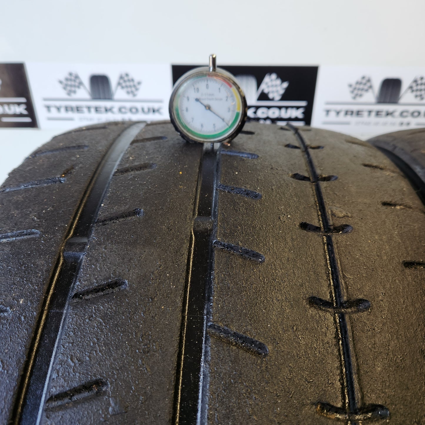 Yokohama A052 265/35/18 Trackday / Semi Slick Tyres (0909-1)