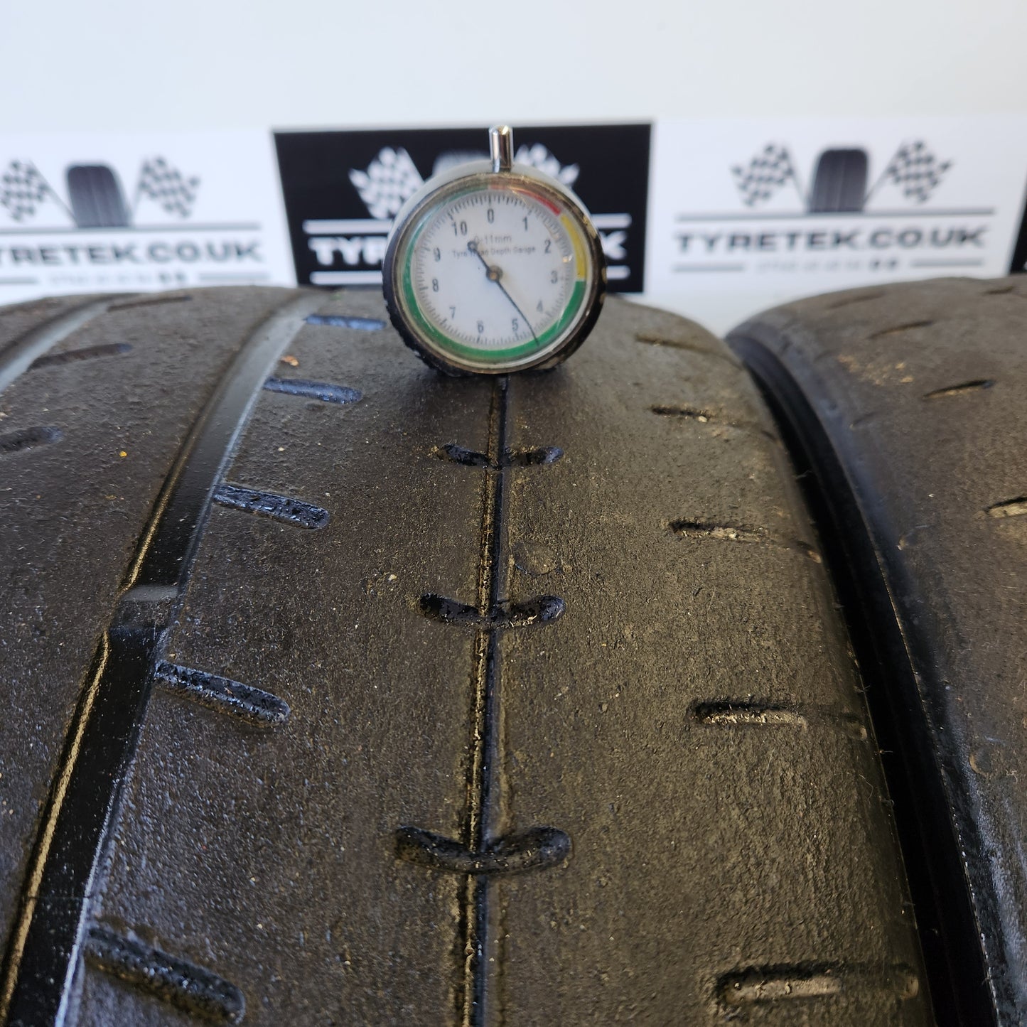Yokohama A052 265/35/18 Trackday / Semi Slick Tyres (0909-1)