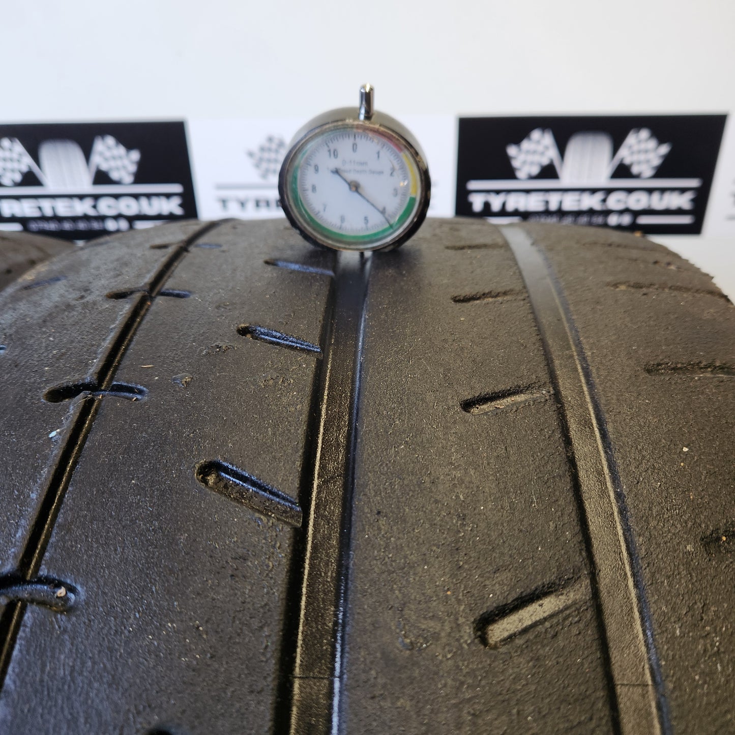 Yokohama A052 265/35/18 Trackday / Semi Slick Tyres (0909-1)