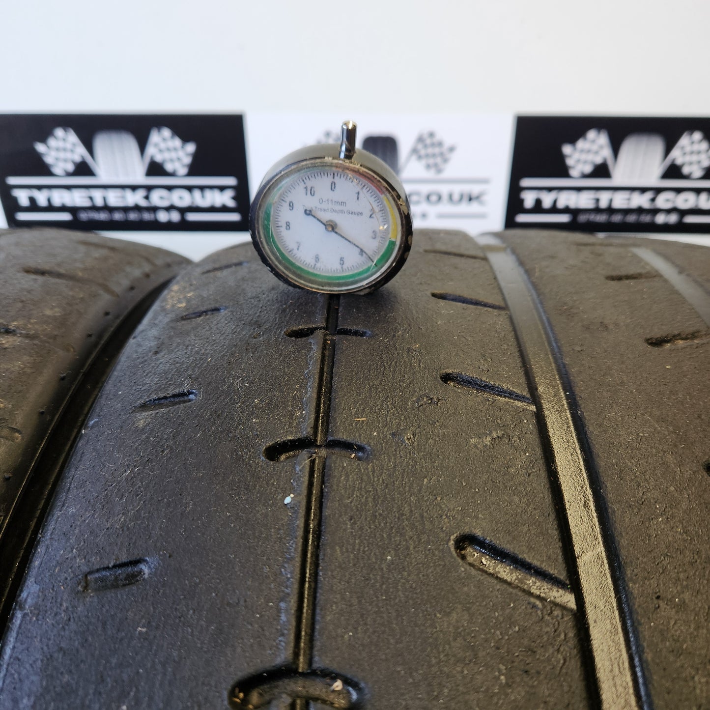 Yokohama A052 265/35/18 Trackday / Semi Slick Tyres (0909-1)