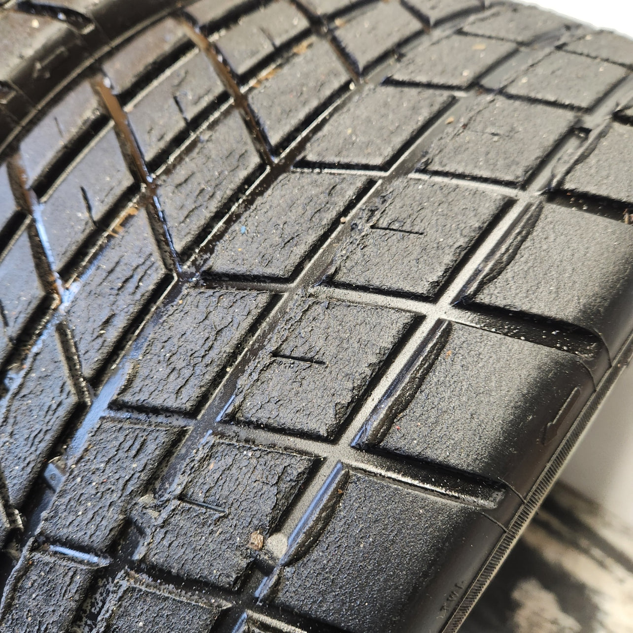 Pirelli 200/54/13 Wets.