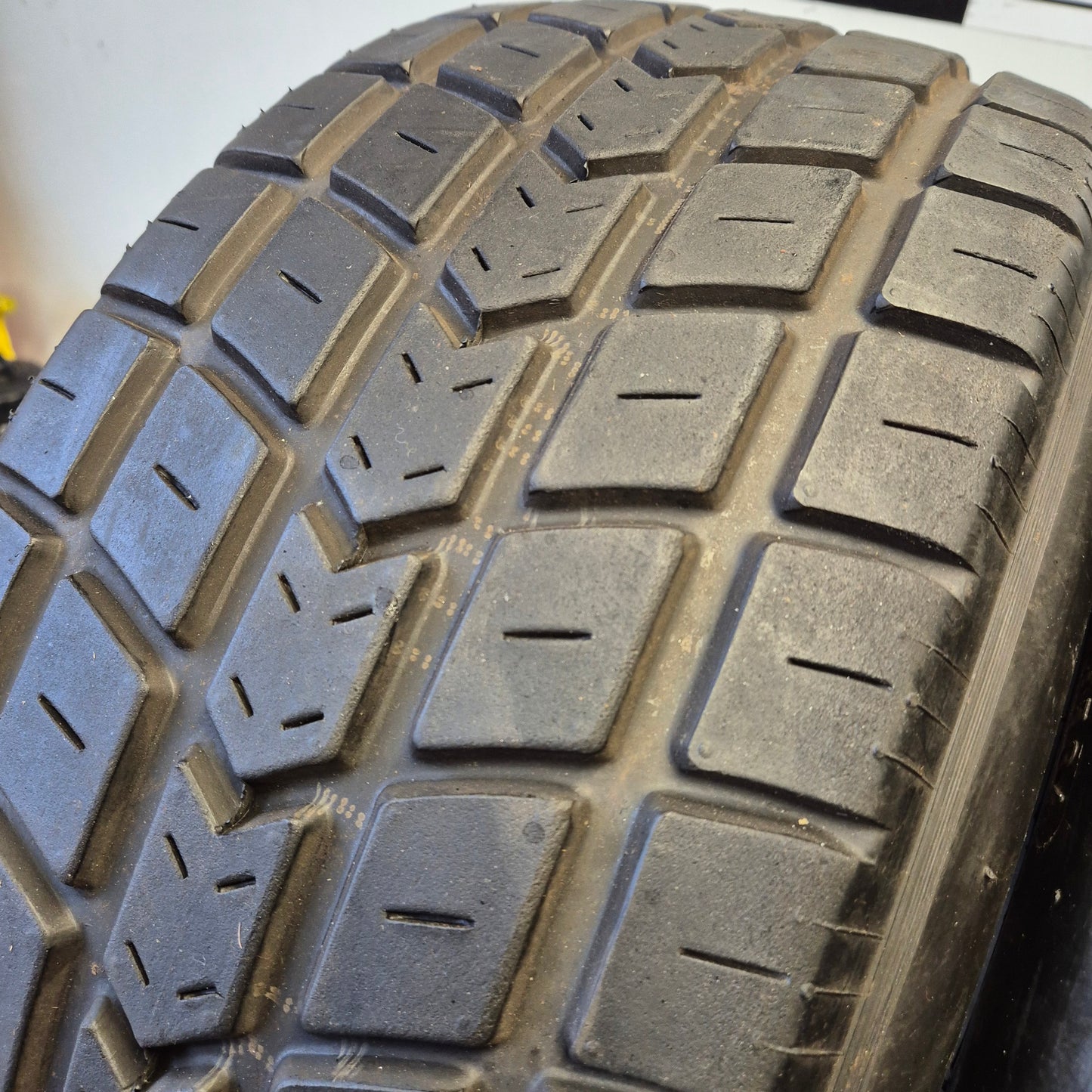 FF2000 Centre Lock or Studs Revolution Alloy Rims and Avon Wets