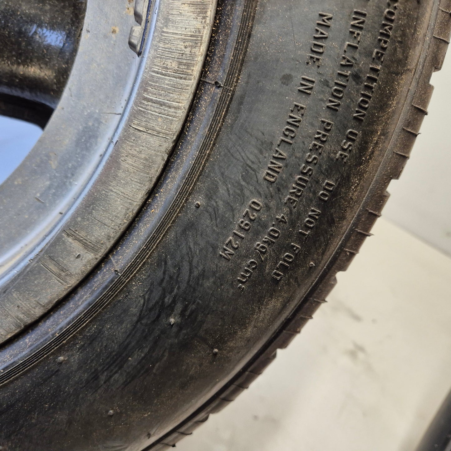 FF2000 Centre Lock or Studs Revolution Alloy Rims and Avon Wets