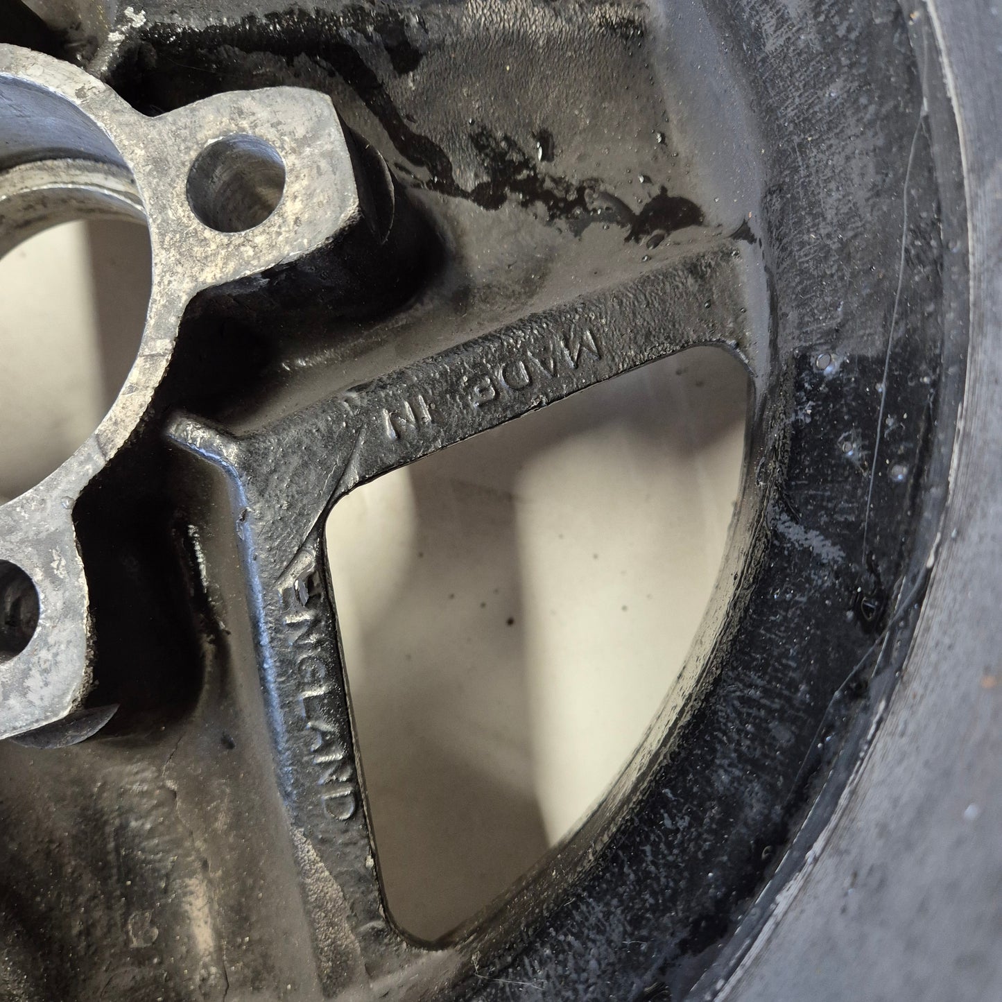 FF2000 Centre Lock or Studs Revolution Alloy Rims and Avon Wets