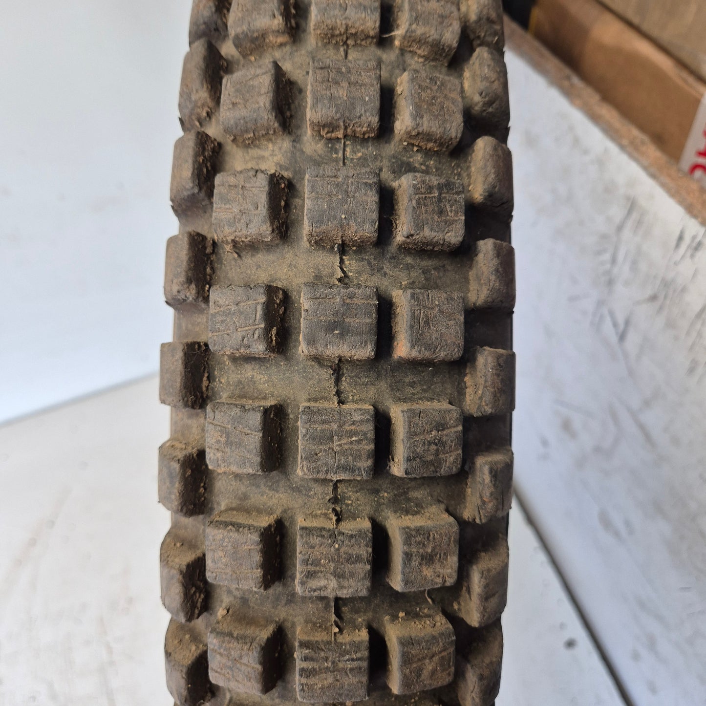4.00 R 18 TR-011R Trial Winner IRC
