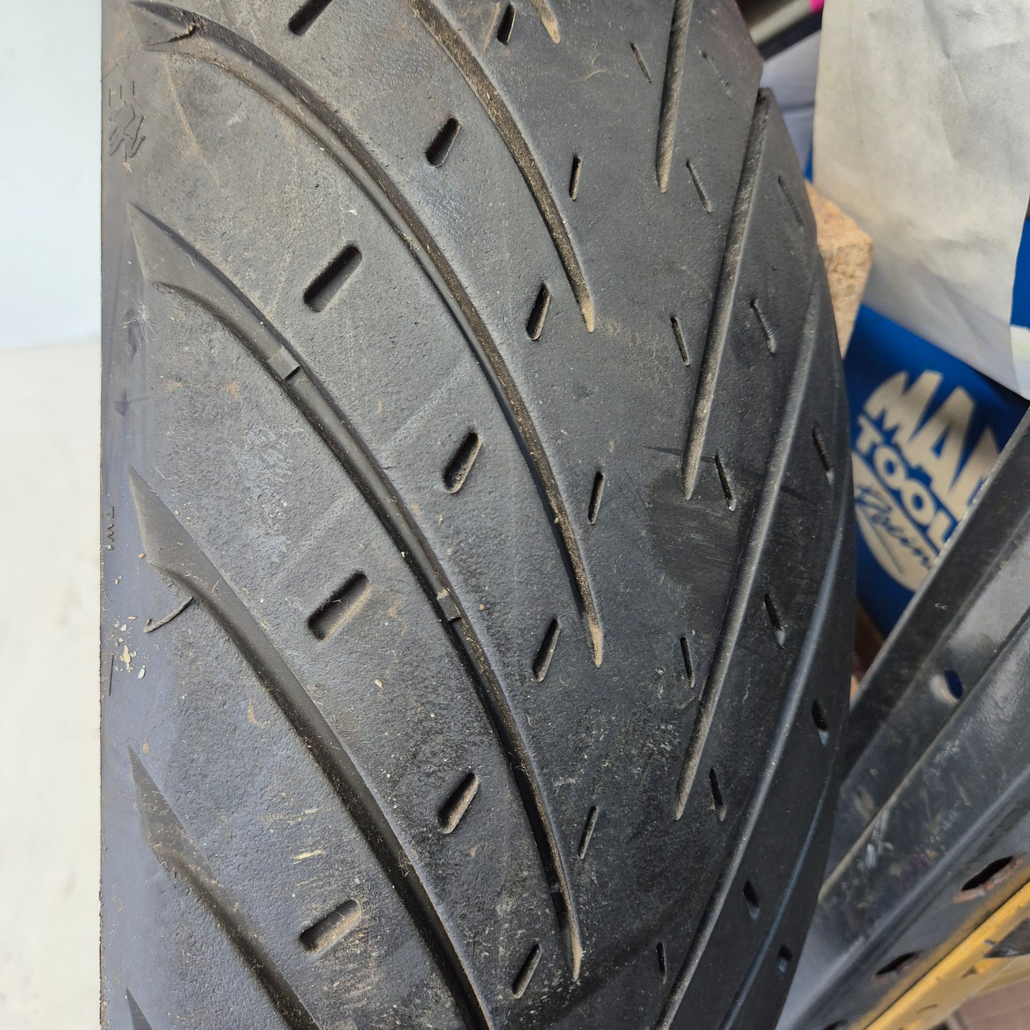 Metzeler Roadtec 01 180/55/17.