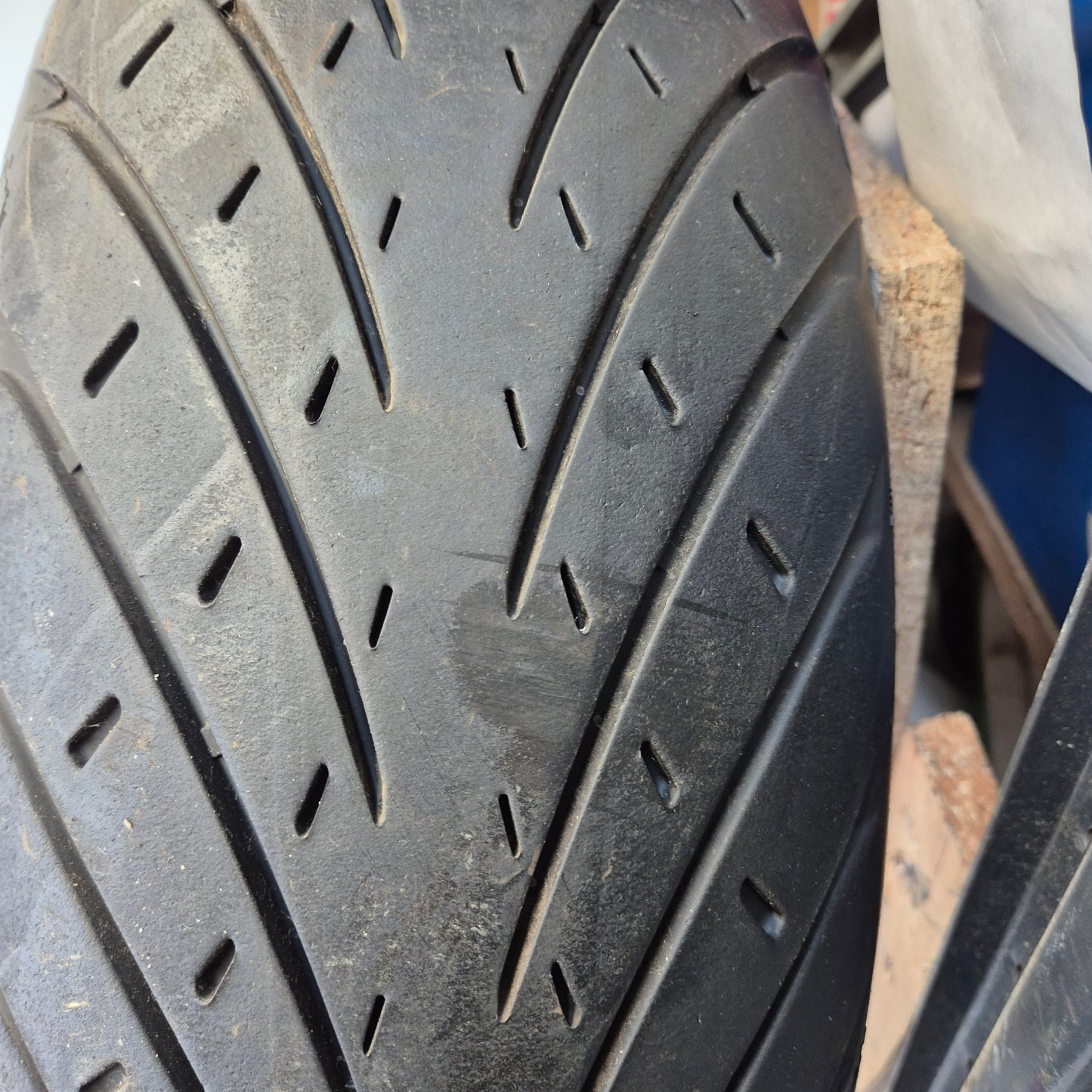 Metzeler Roadtec 01 180/55/17.