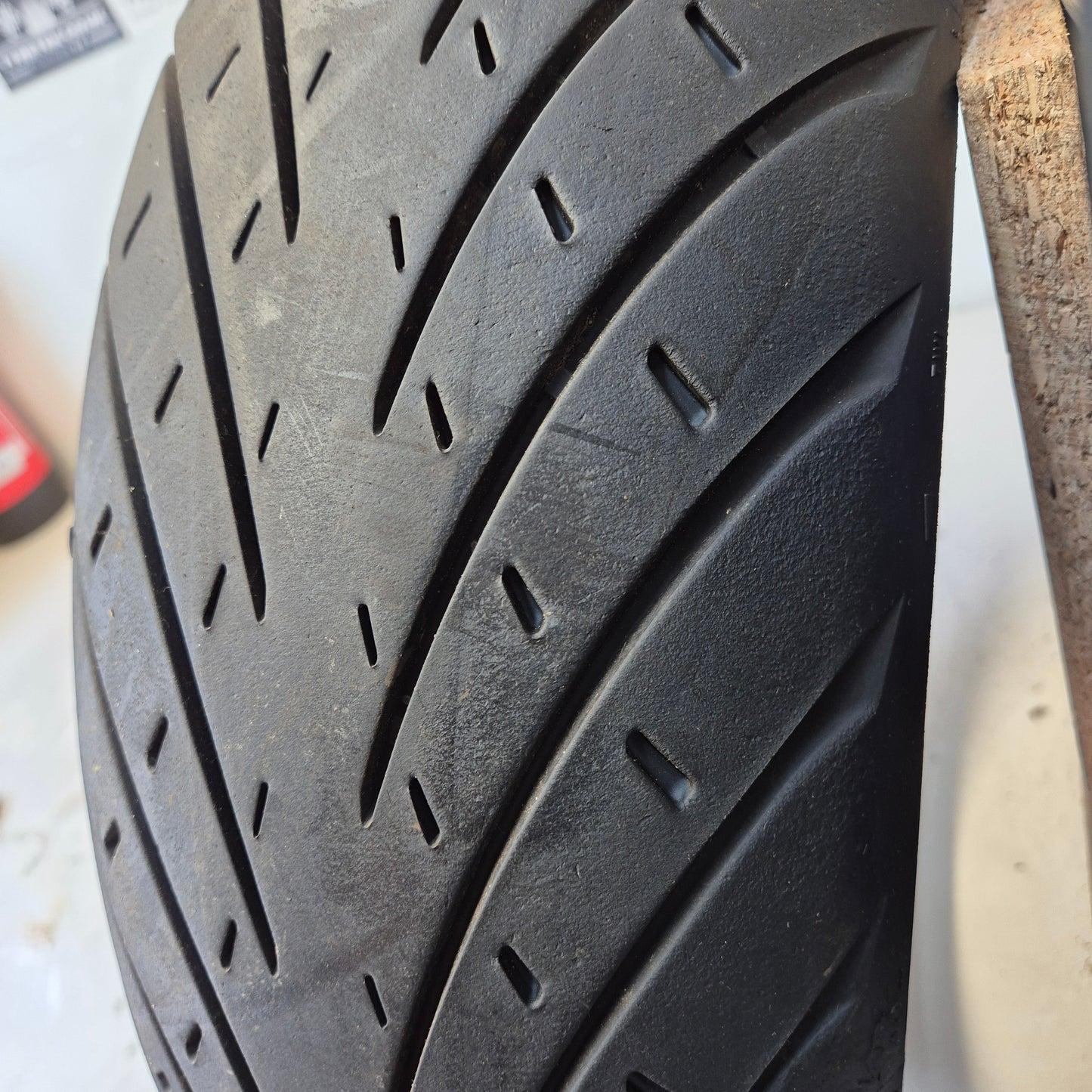 Metzeler Roadtec 01 180/55/17.