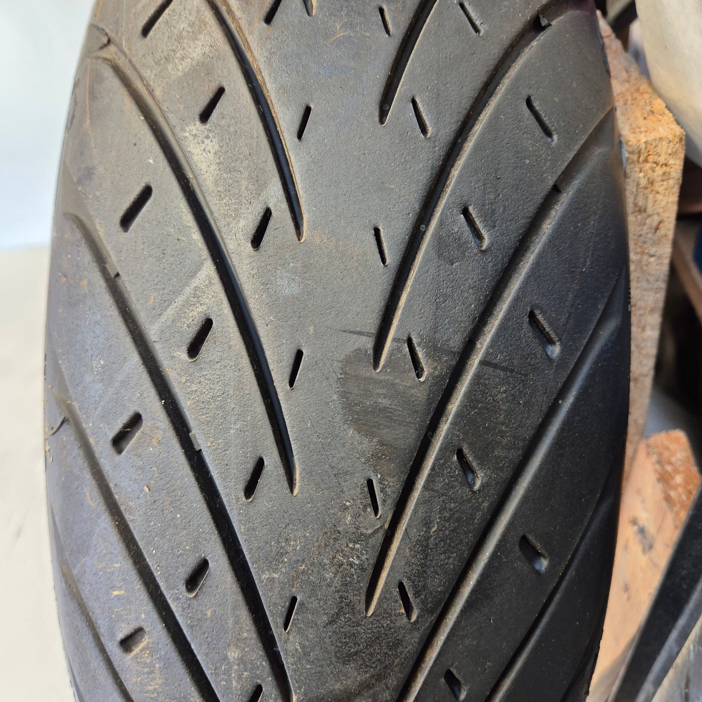 Metzeler Roadtec 01 180/55/17.