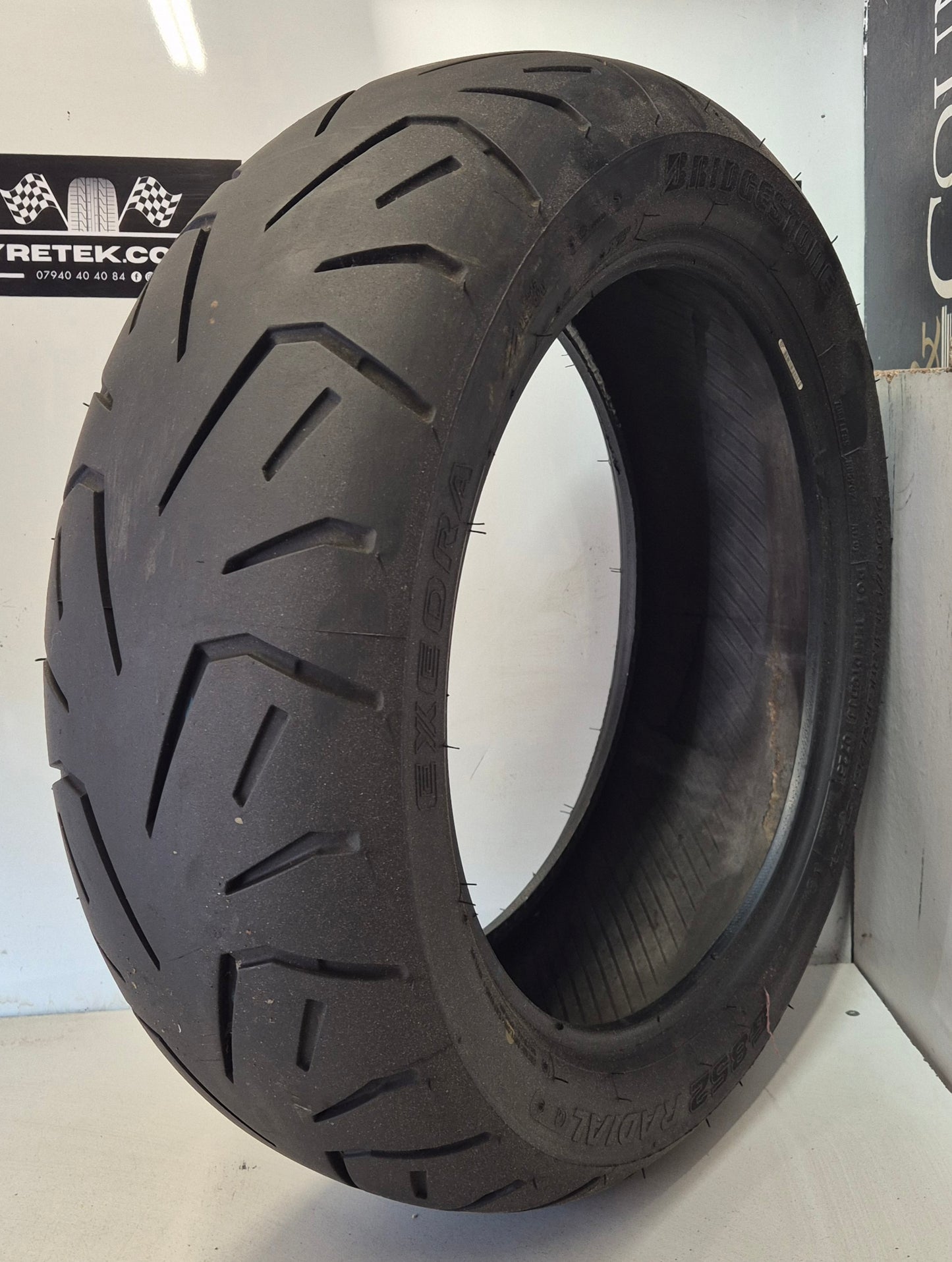 Bridgestone Exedra G852 Radial 200/55/16.