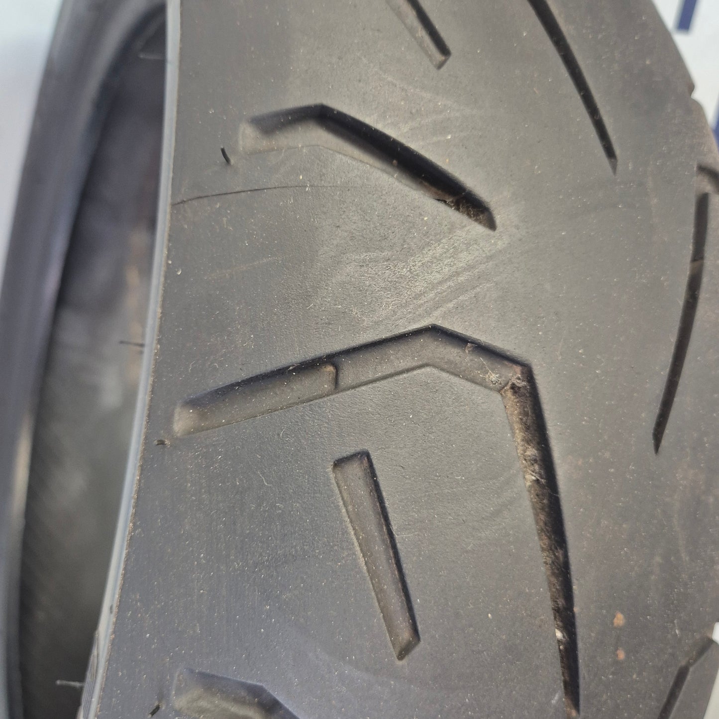 Bridgestone Exedra G852 Radial 200/55/16.