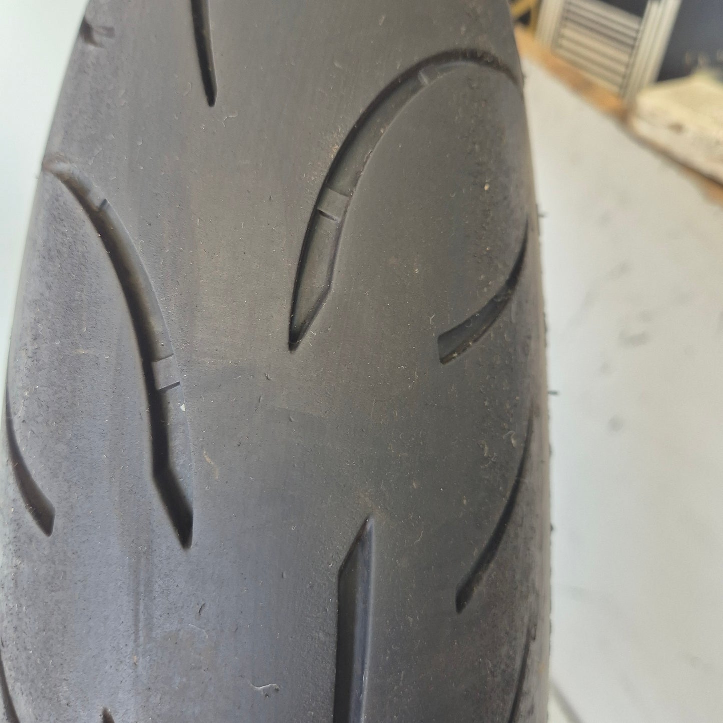 Metzeler Sportec M9 RRT 120/70/17.