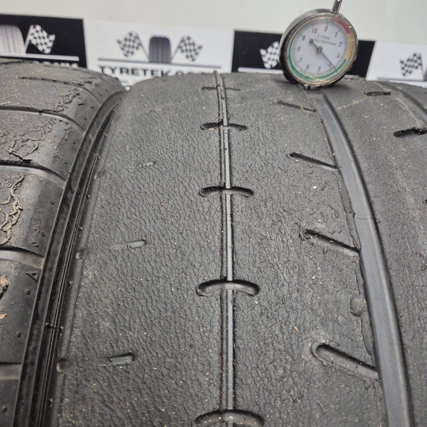 Yokohama A052 265/35/18 Trackday / Semi Slick Tyres