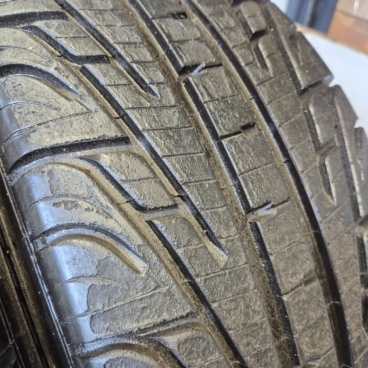Michelin 18/58/15 (195/50/15) P2L Racing Wet Tyres.