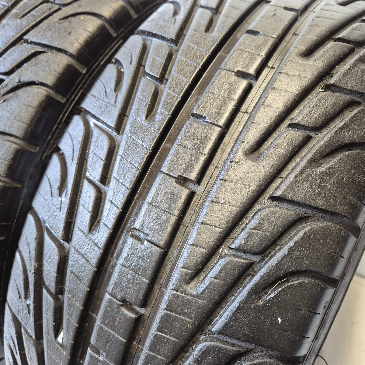 Michelin 18/58/15 (195/50/15) P2L Racing Wet Tyres.