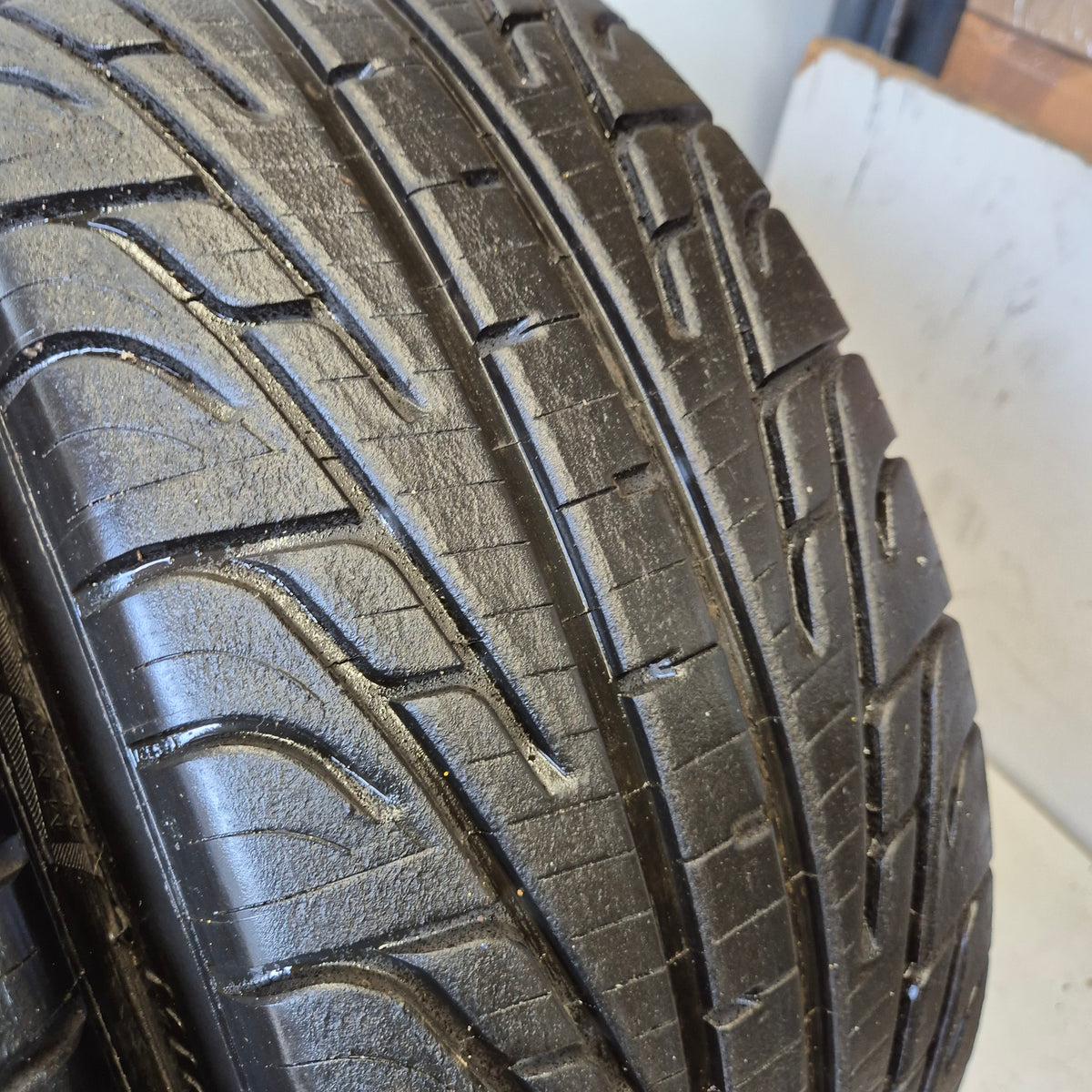 Michelin 18/58/15 (195/50/15) P2L Racing Wet Tyres.