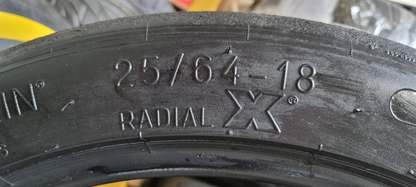 Michelin 25/64/18 (245/35/18) S8L Medium Compound Slick Racing Tyres