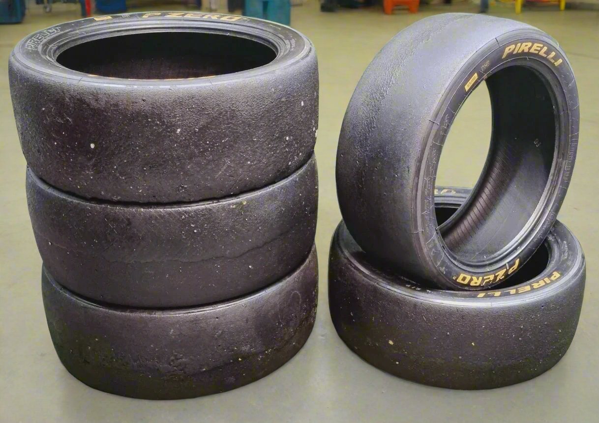 Pirelli 285/645/18 Racing Slick Tyres. DH Compound