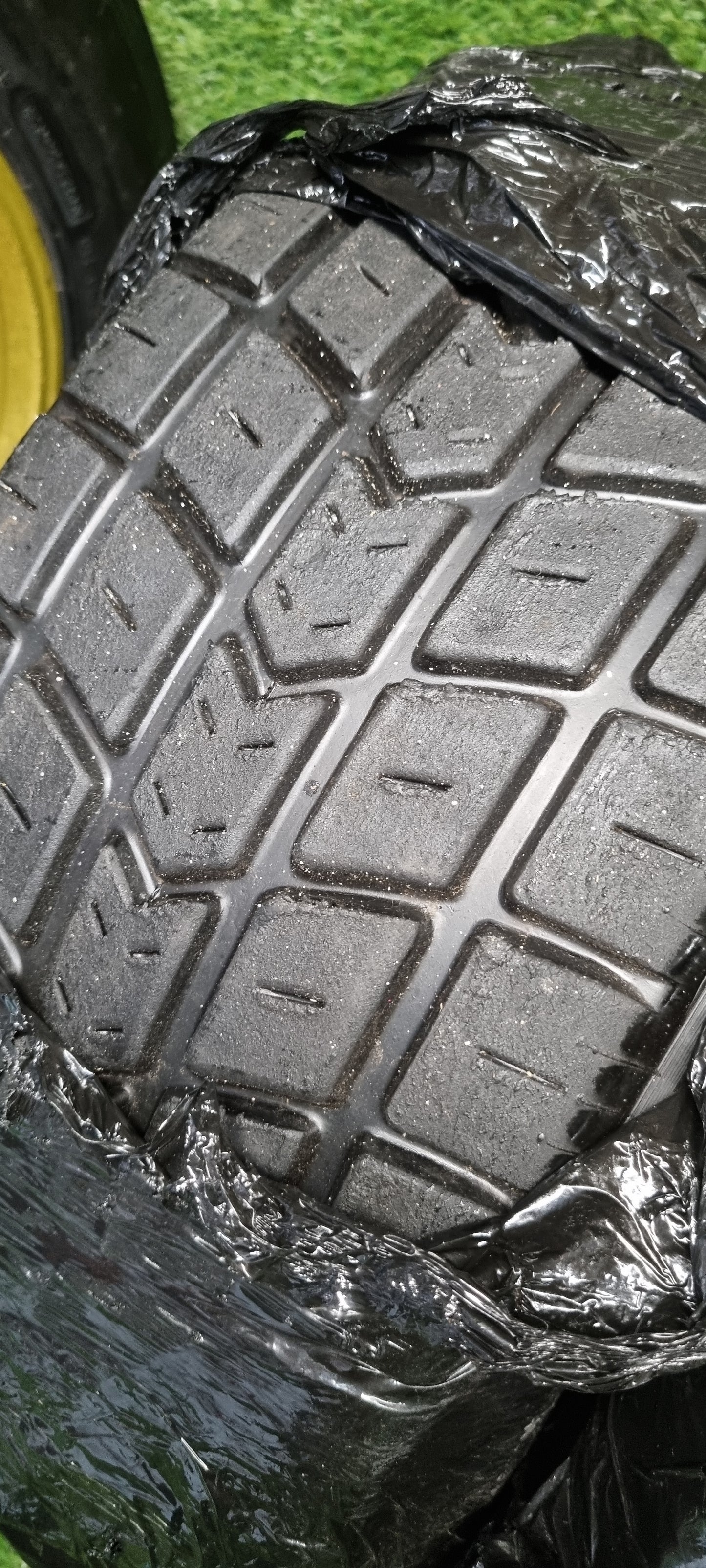 Avon 180/565/13 Wet Racing / Trackday Tyres PR 02